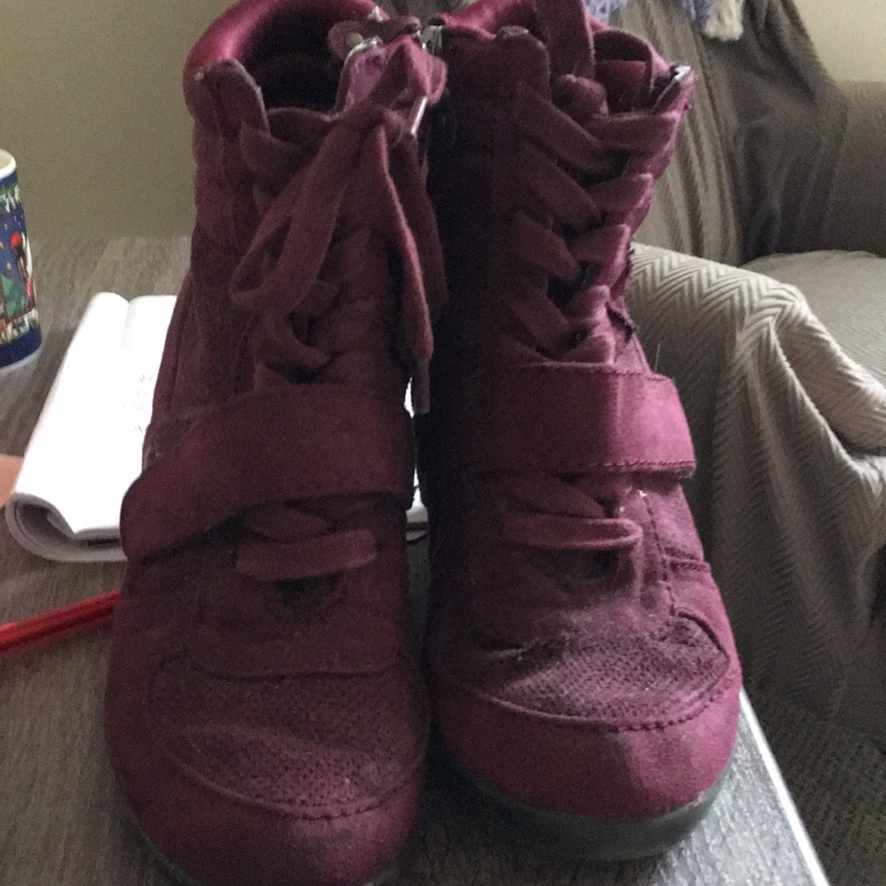 Maroon zip up boots by vera Wang